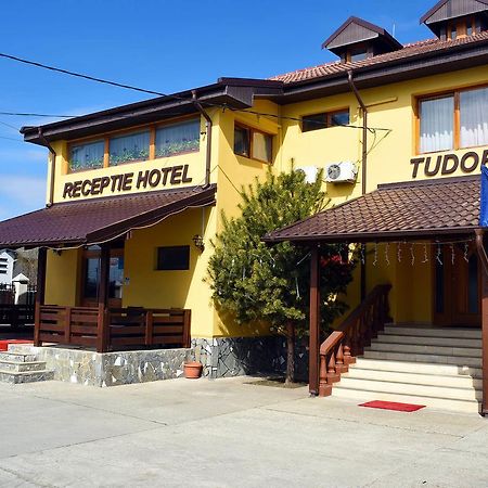 Hotel Tudor Ploieşti Exteriér fotografie