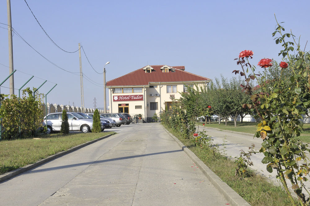 Hotel Tudor Ploieşti Exteriér fotografie